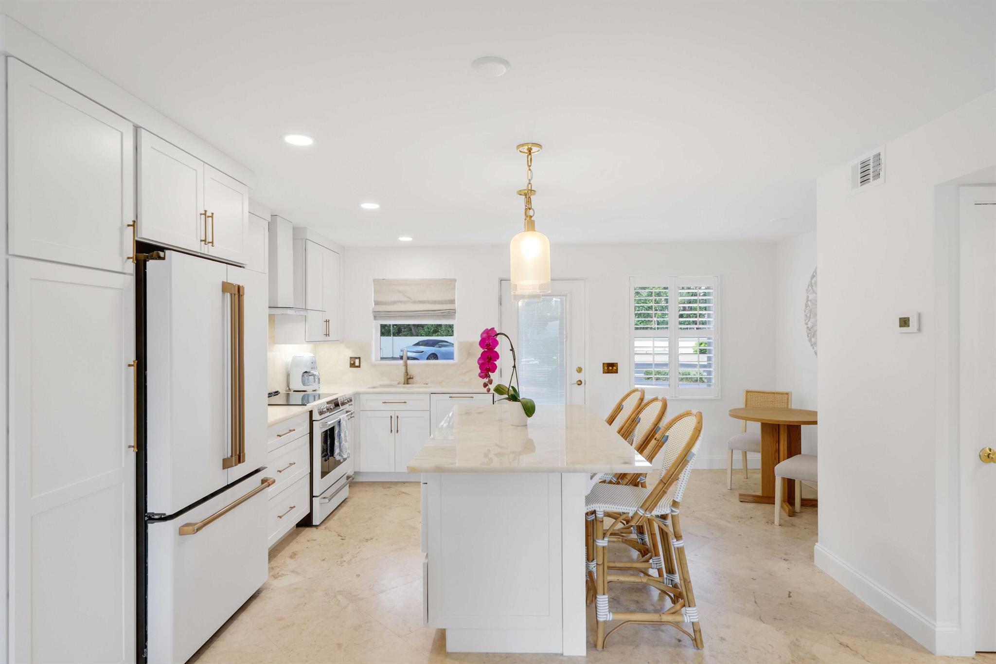 139 Sunrise Avenue 1040