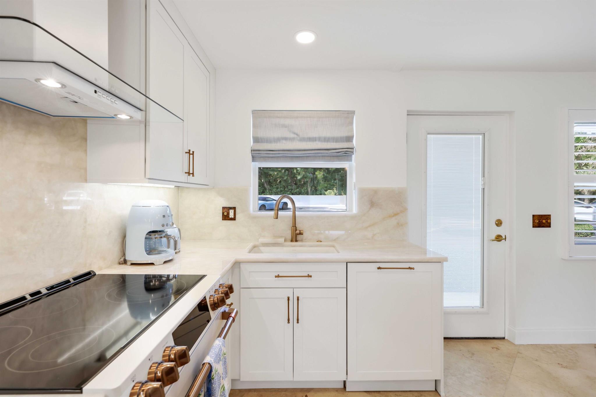 139 Sunrise Avenue 1040