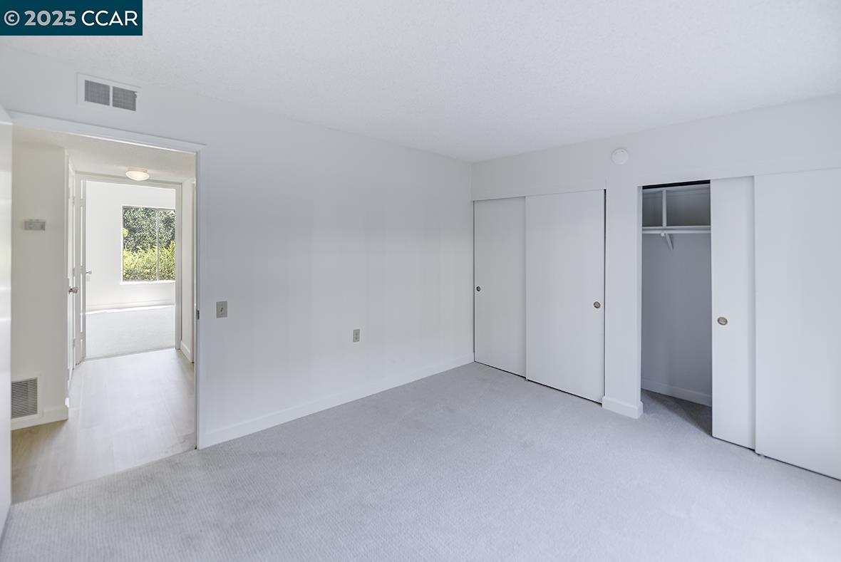 1125 Singingwood Ct # 4