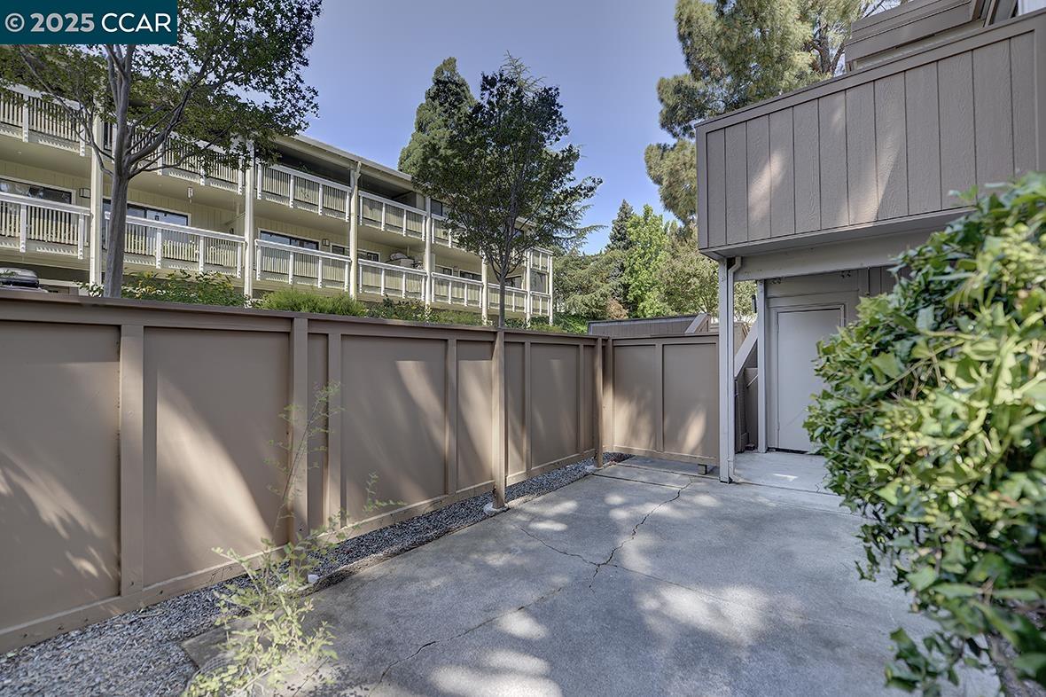 1125 Singingwood Ct # 4