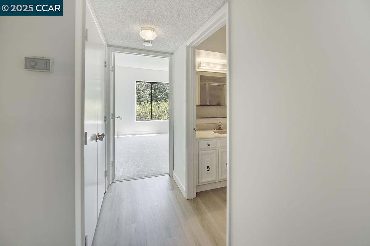 1125 Singingwood Ct # 4