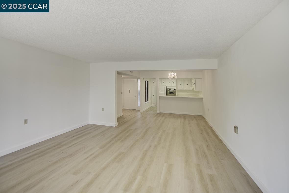 1125 Singingwood Ct # 4