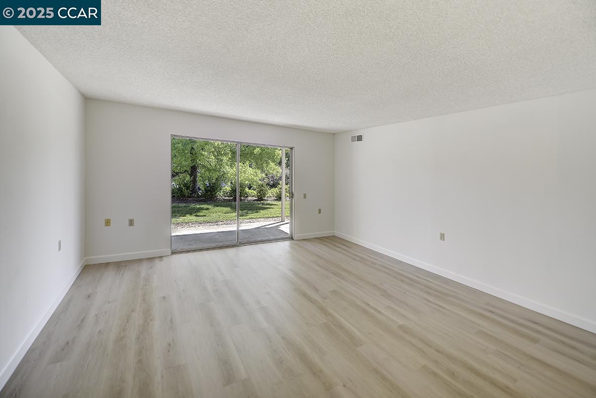 1125 Singingwood Ct # 4