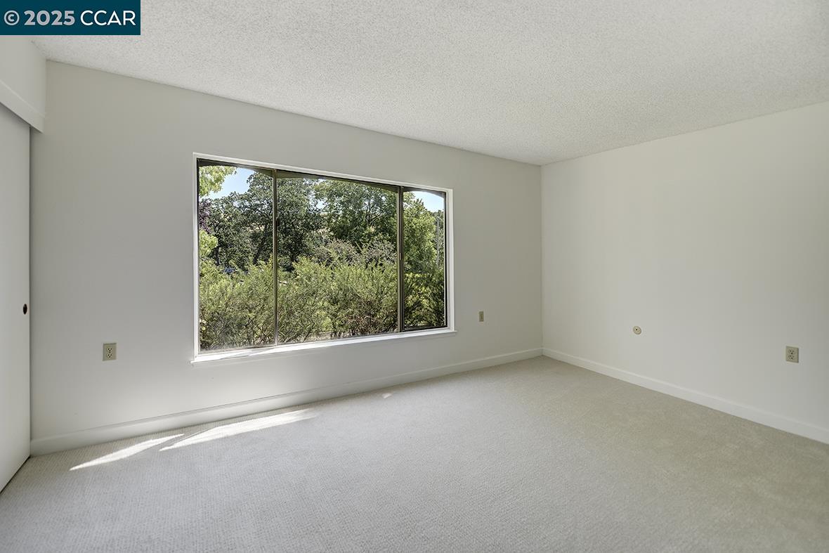 1125 Singingwood Ct # 4