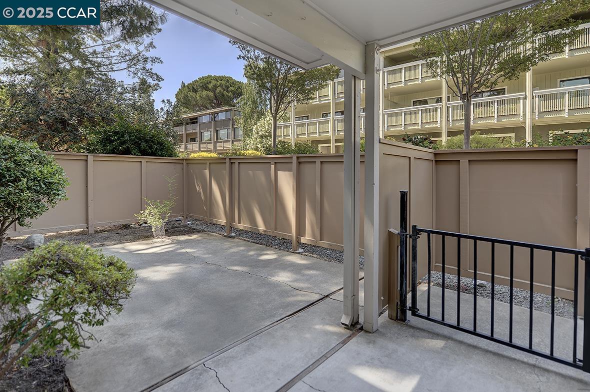 1125 Singingwood Ct # 4