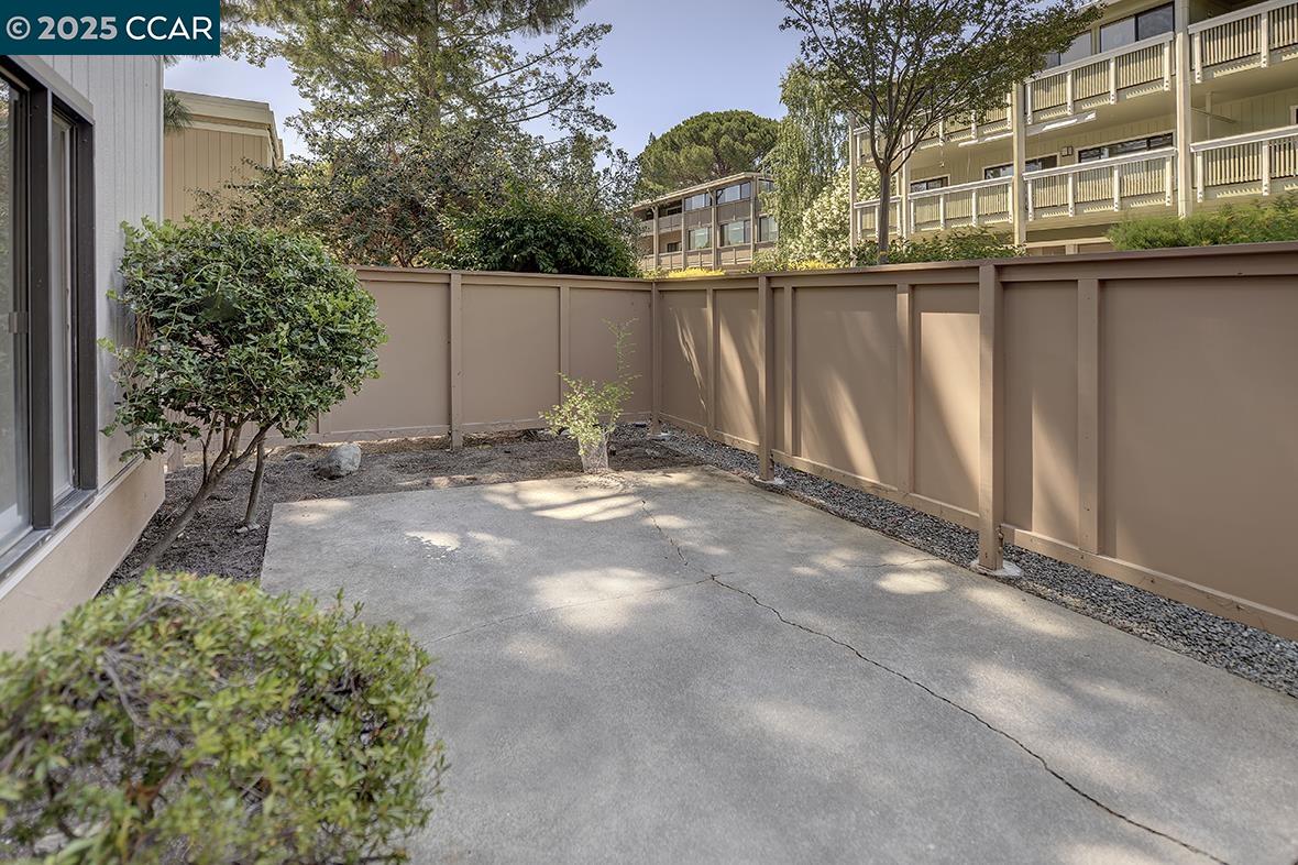 1125 Singingwood Ct # 4