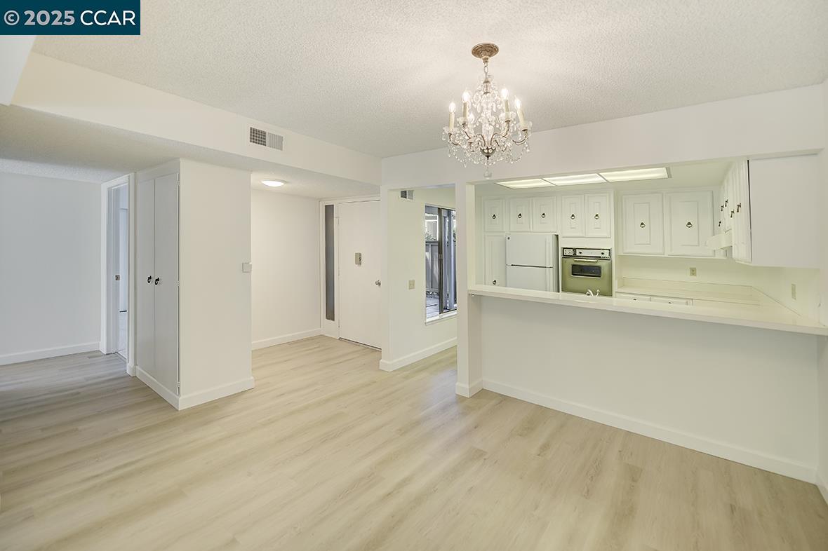 1125 Singingwood Ct # 4