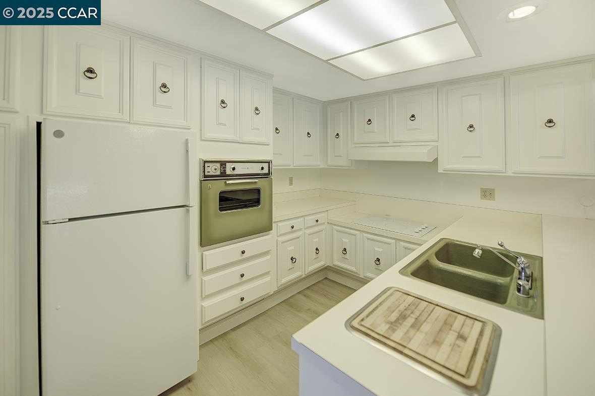 1125 Singingwood Ct # 4