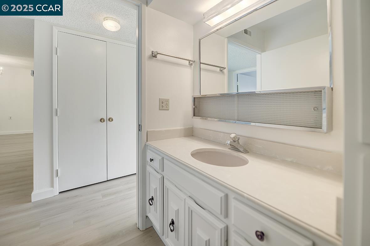 1125 Singingwood Ct # 4