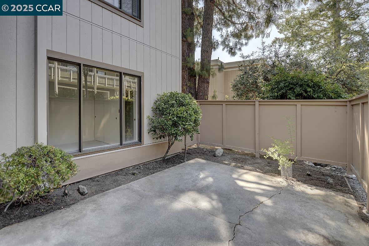 1125 Singingwood Ct # 4