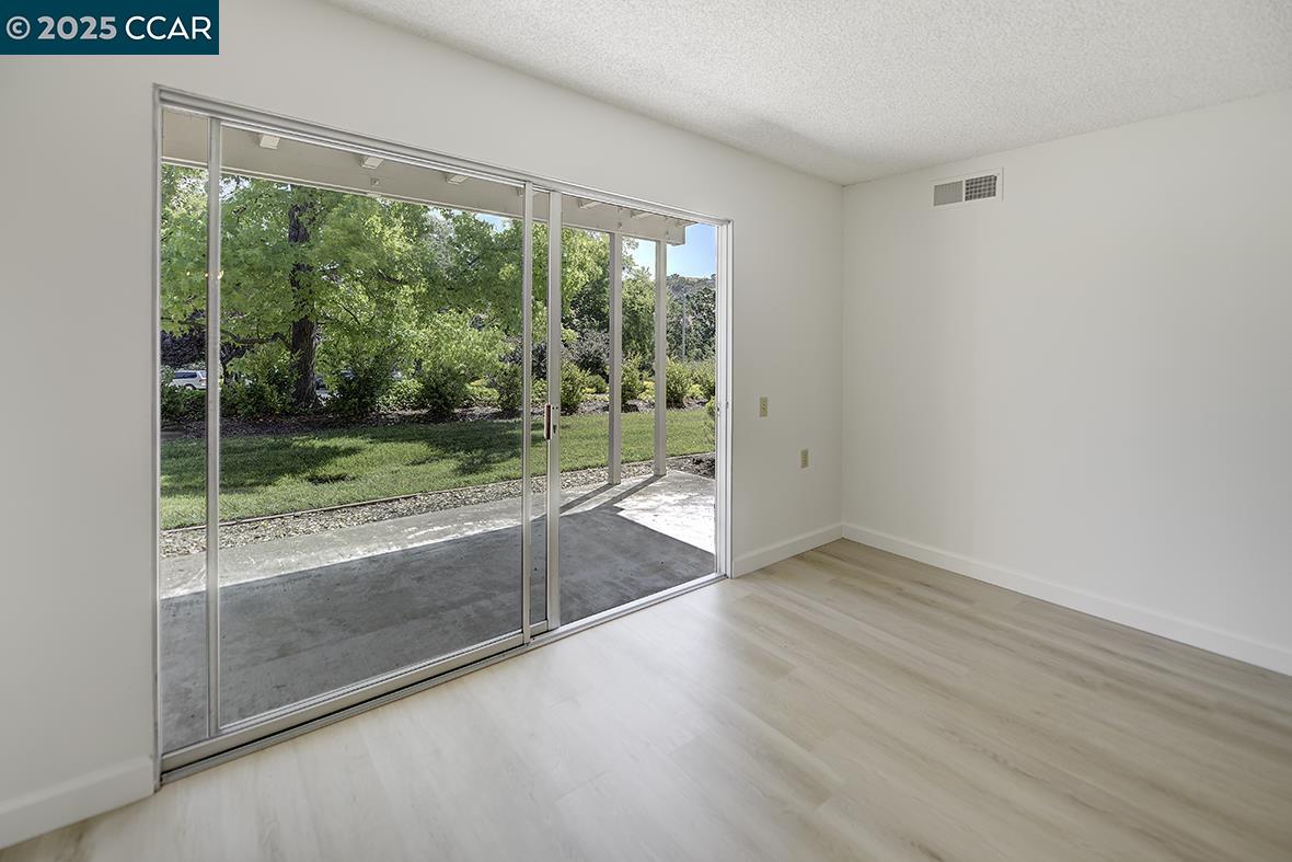 1125 Singingwood Ct # 4