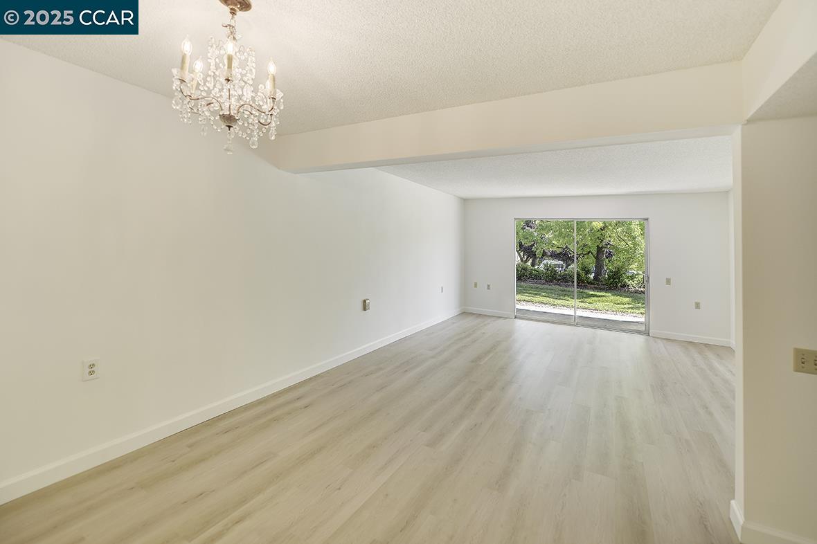 1125 Singingwood Ct # 4