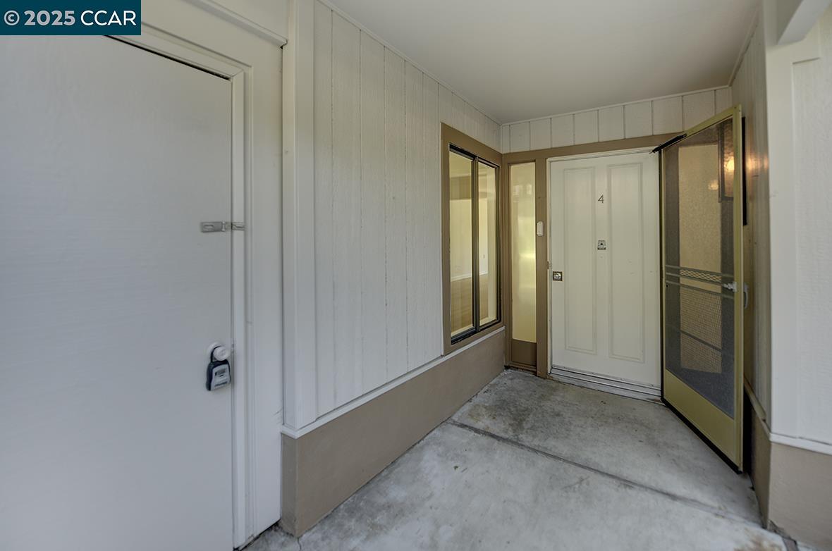 1125 Singingwood Ct # 4