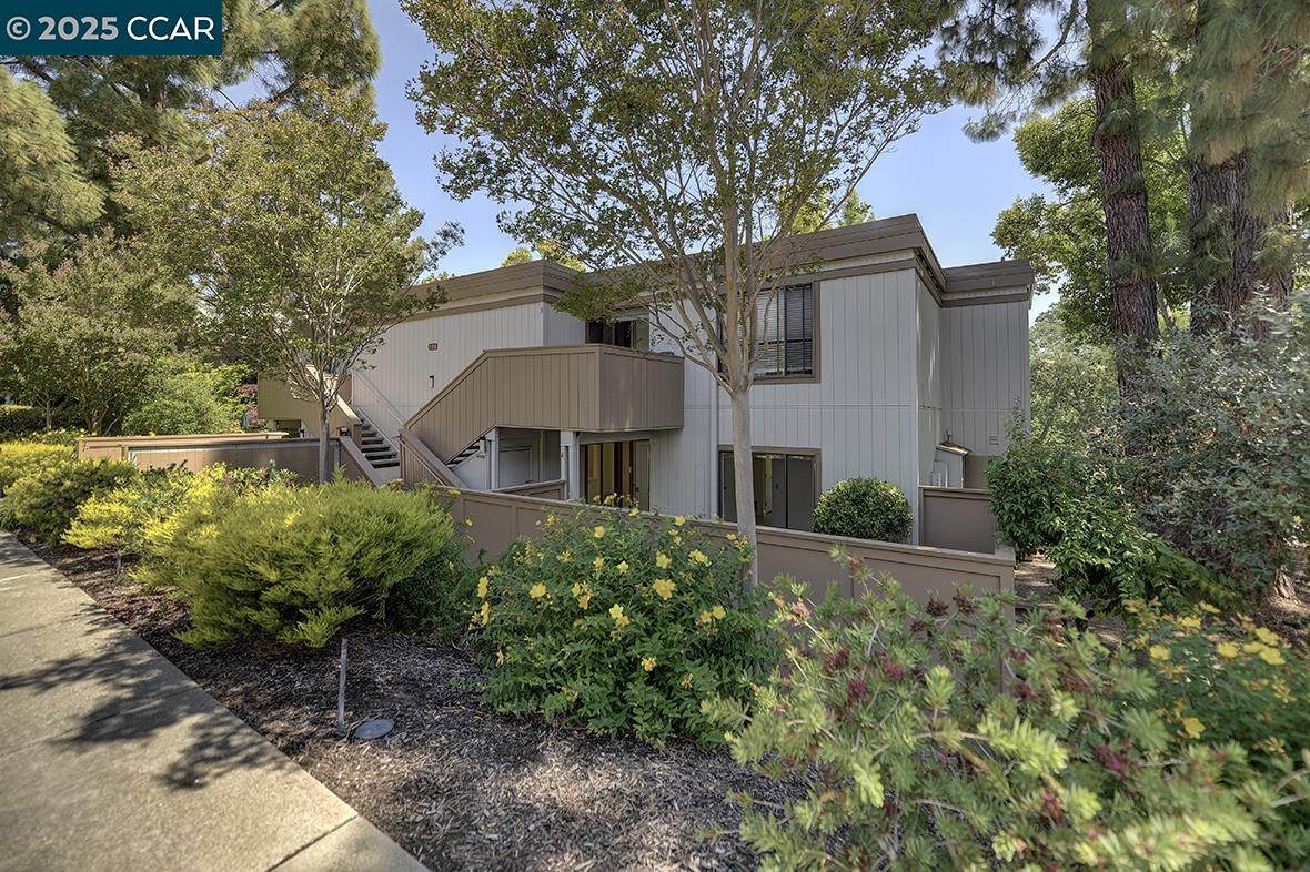 1125 Singingwood Ct # 4