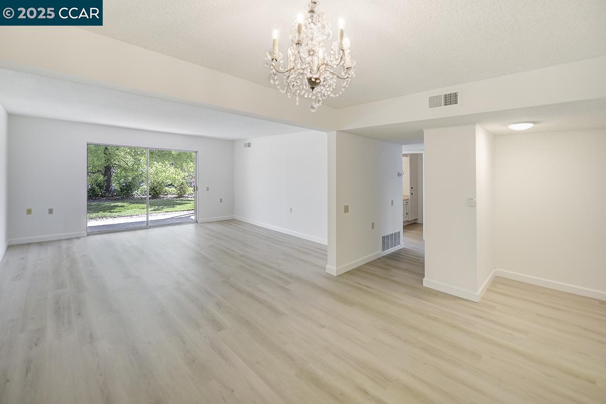 1125 Singingwood Ct # 4