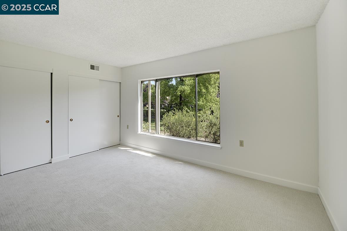 1125 Singingwood Ct # 4