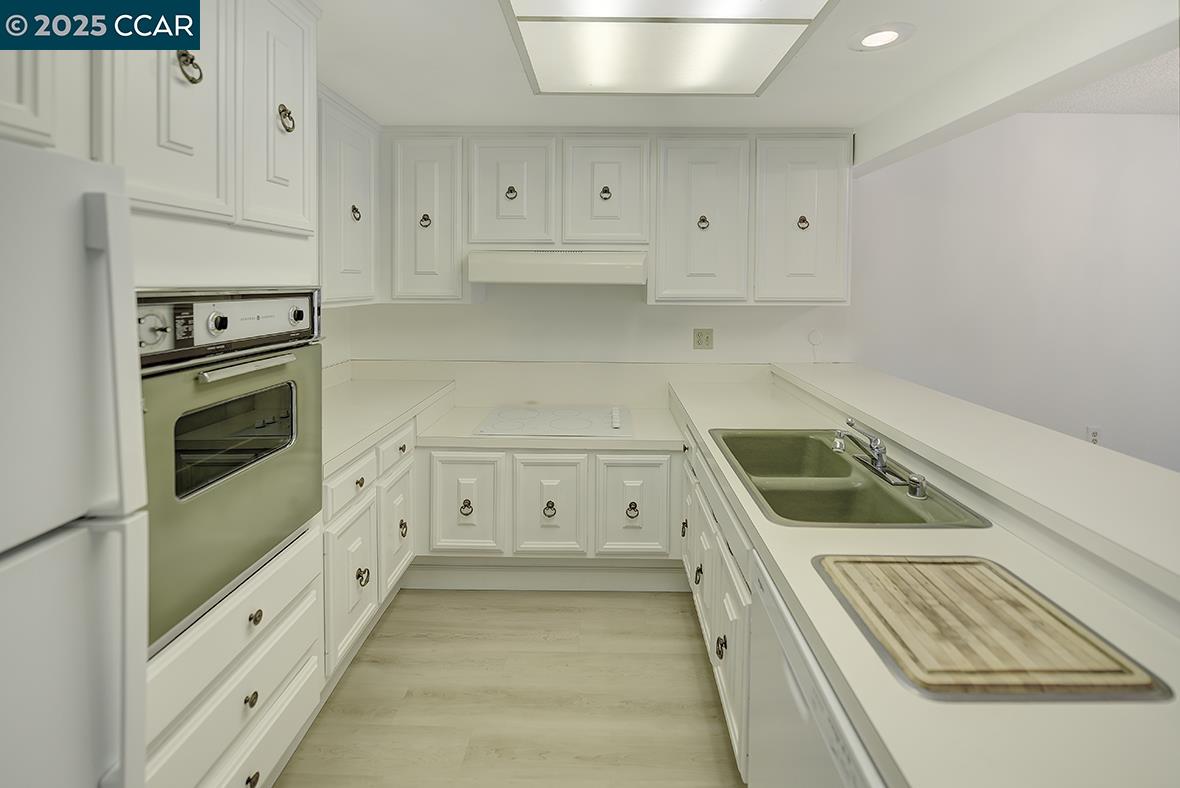 1125 Singingwood Ct # 4