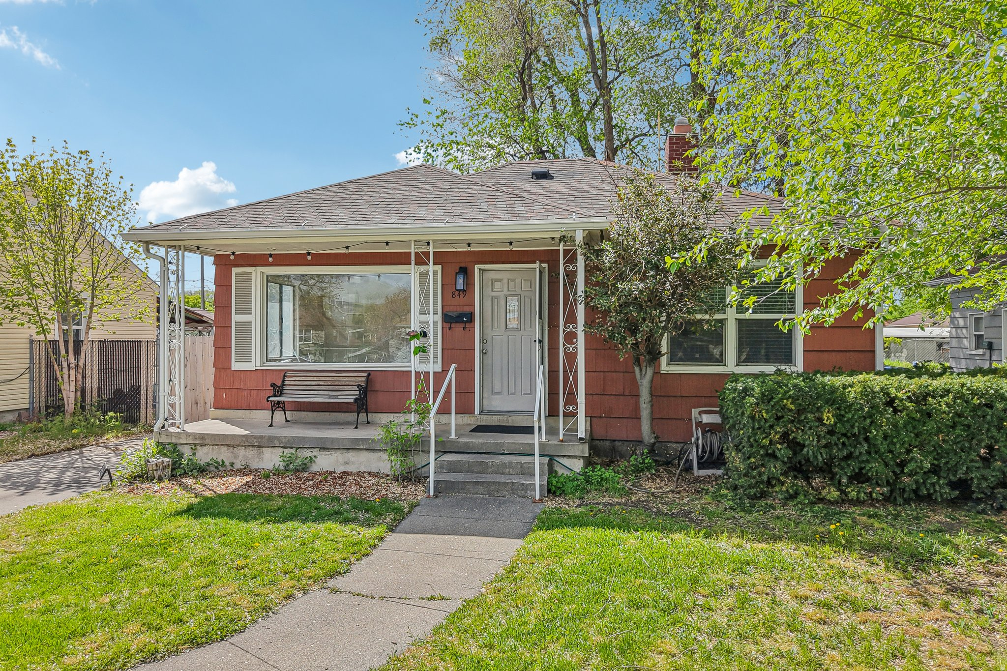 849 W MONTAGUE AVE