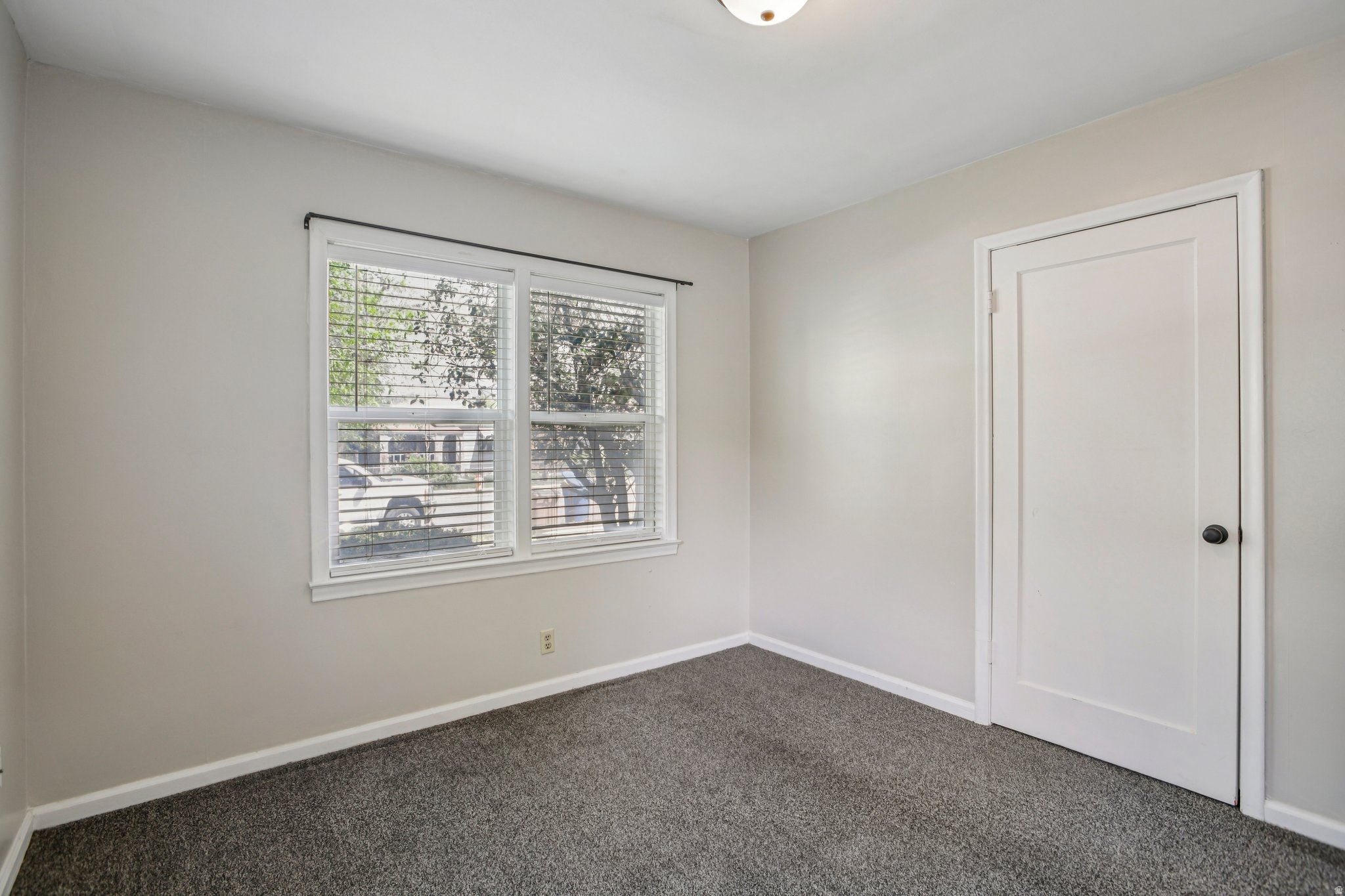 849 W MONTAGUE AVE