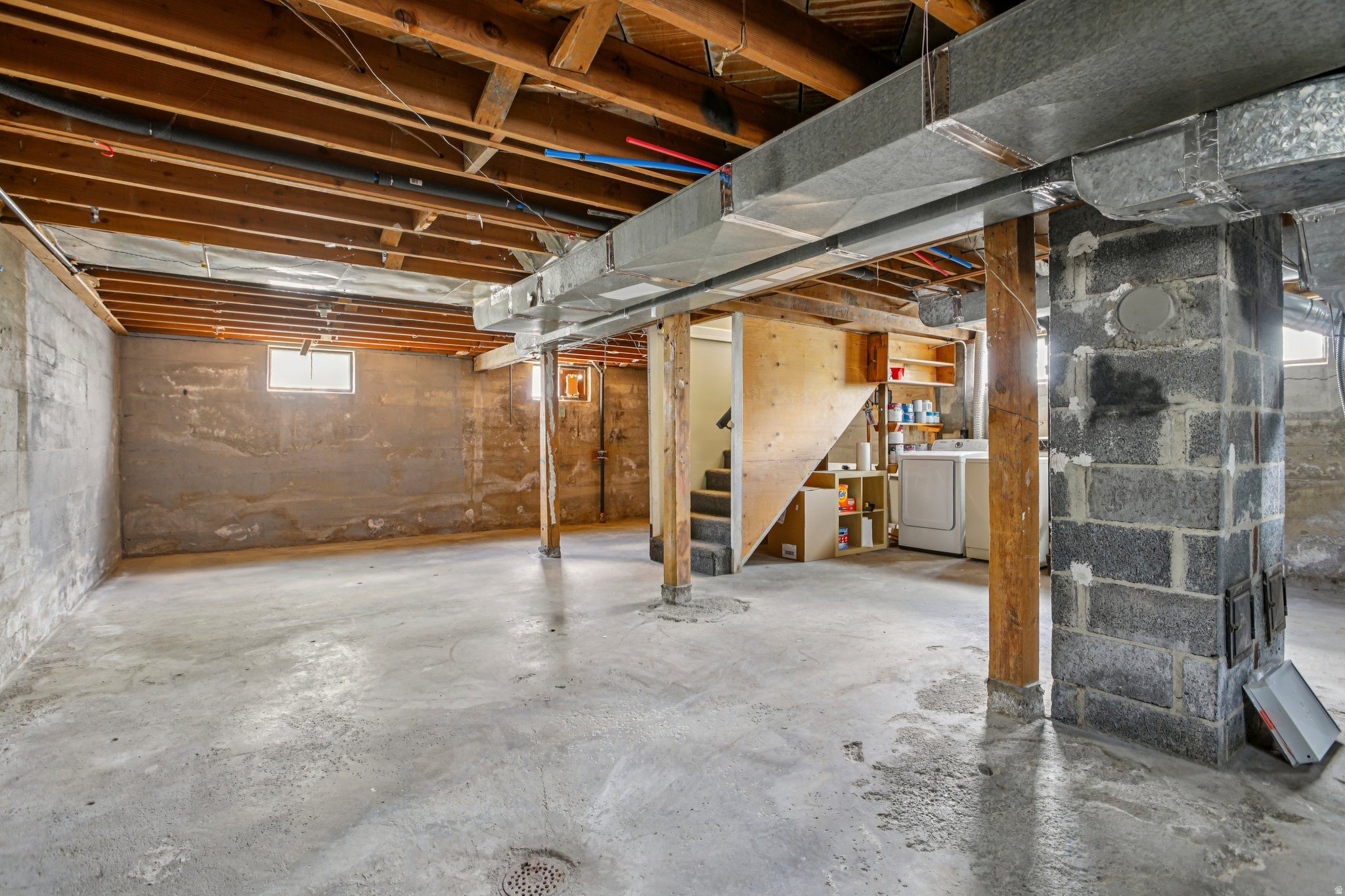 849 W MONTAGUE AVE