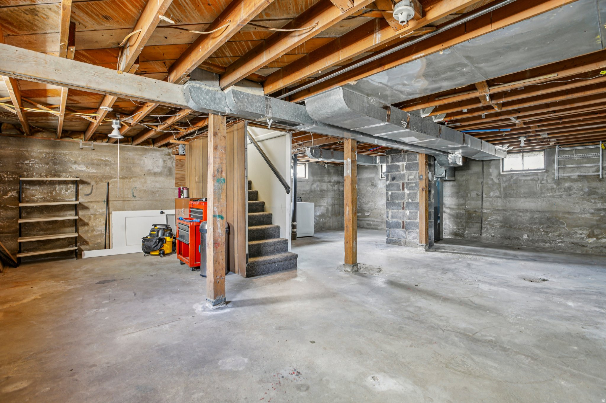 849 W MONTAGUE AVE