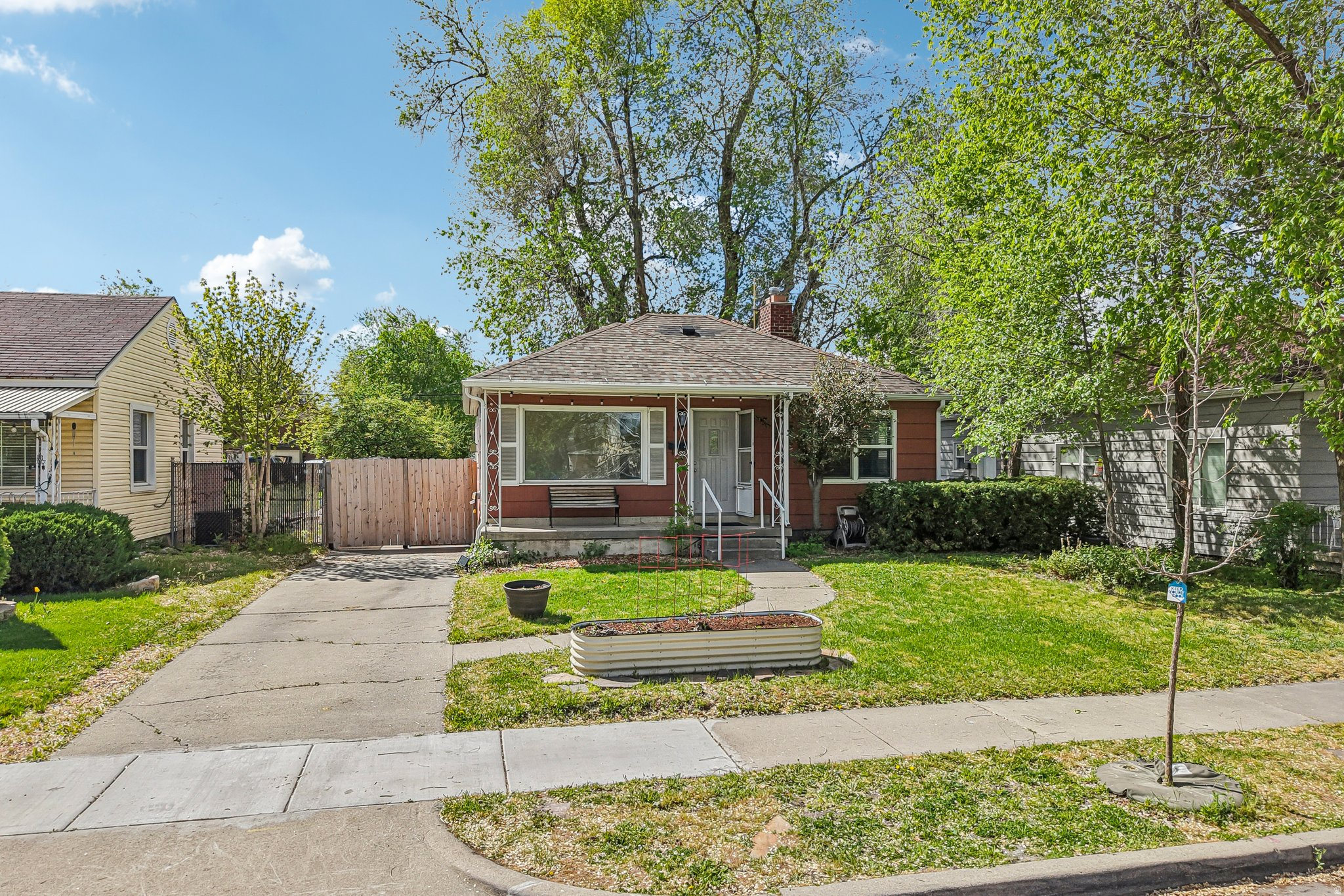 849 W MONTAGUE AVE