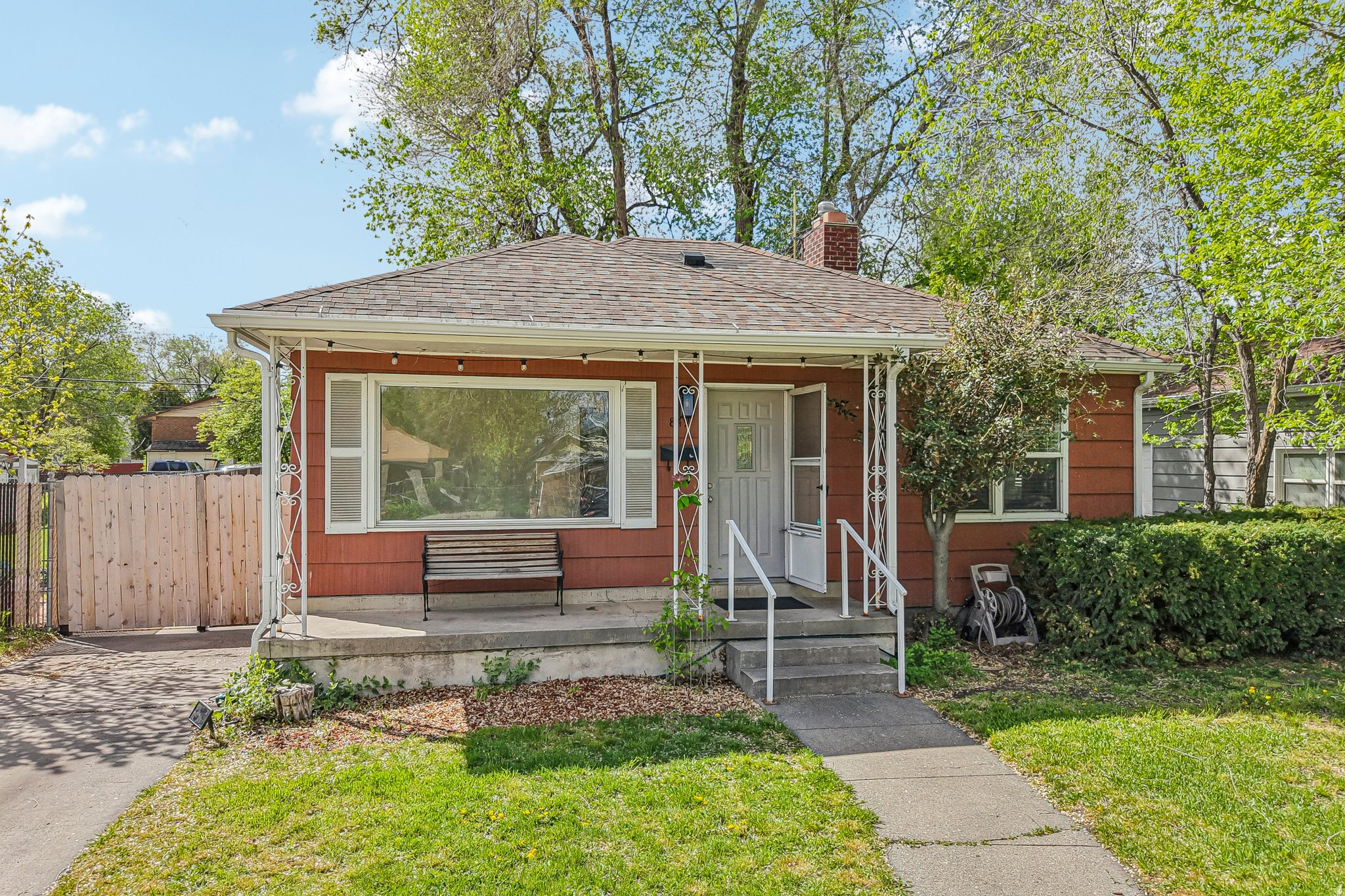 849 W MONTAGUE AVE