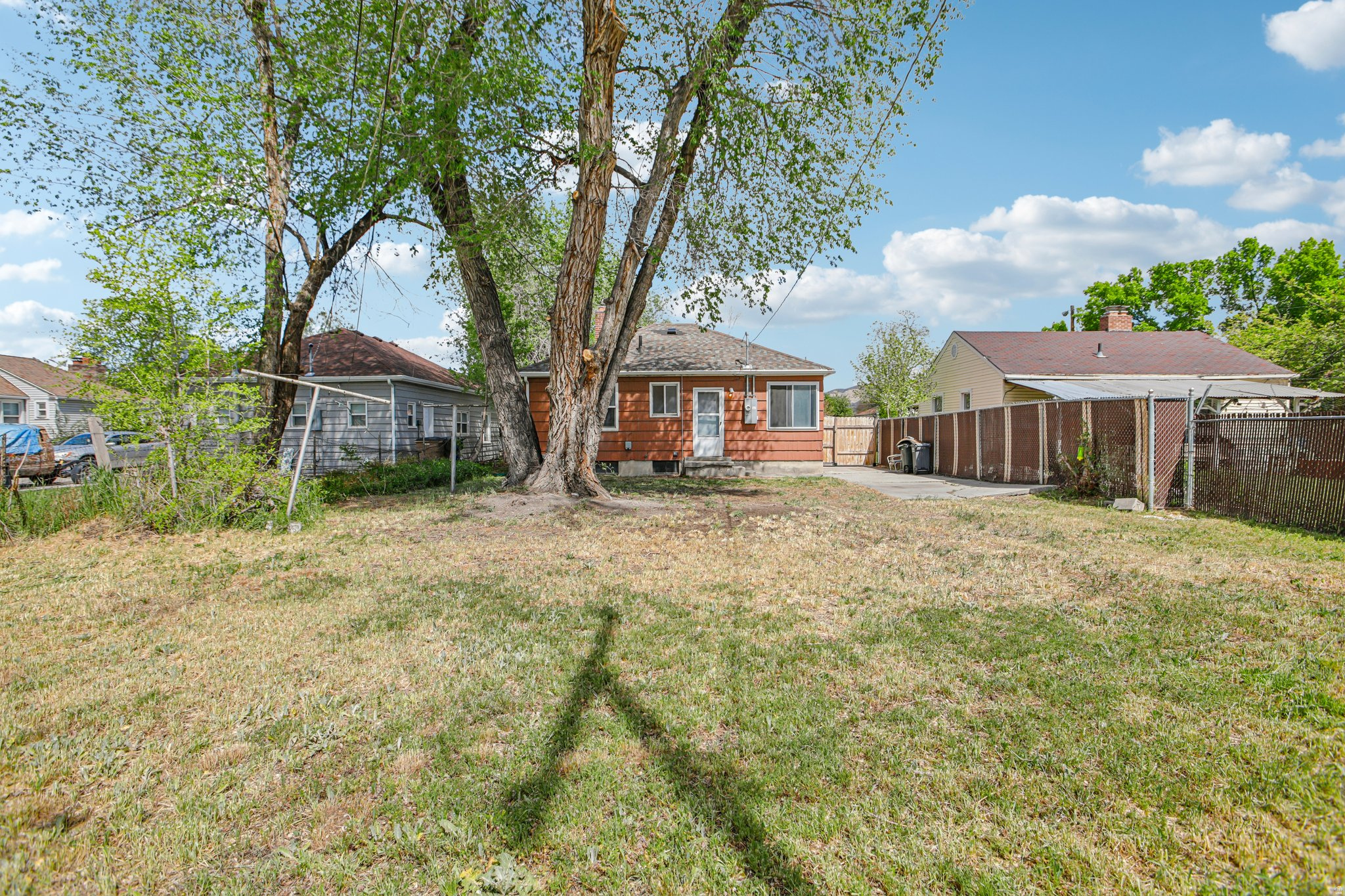 849 W MONTAGUE AVE