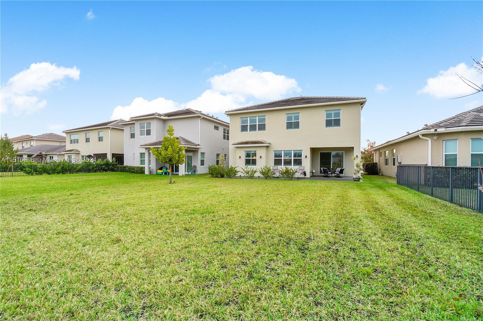 15133 Goldfinch Cir