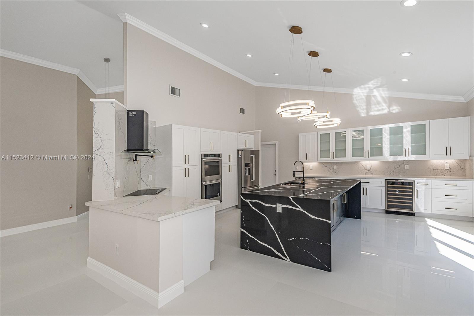 1530 W Lacosta Dr W