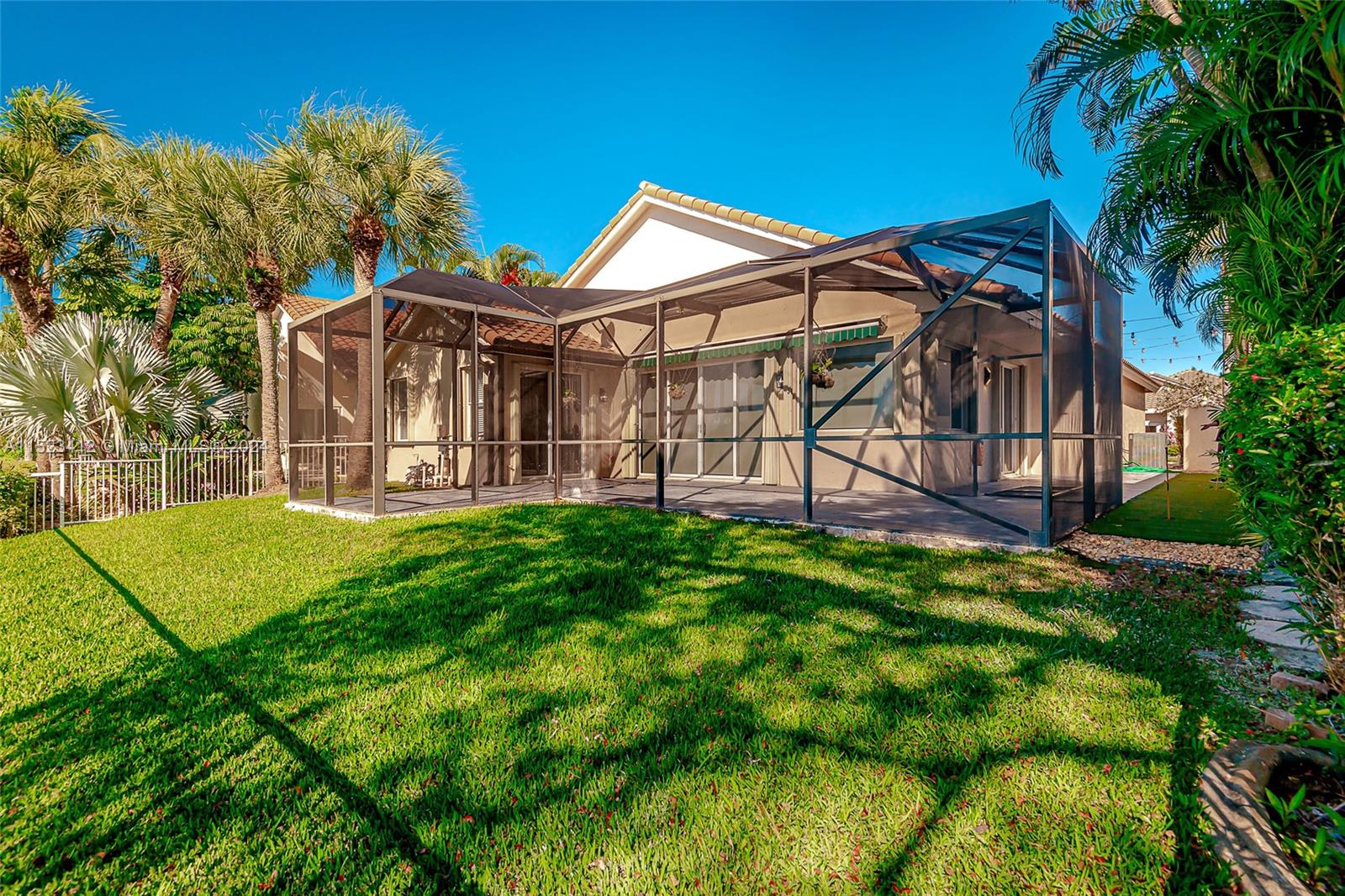 1530 W Lacosta Dr W