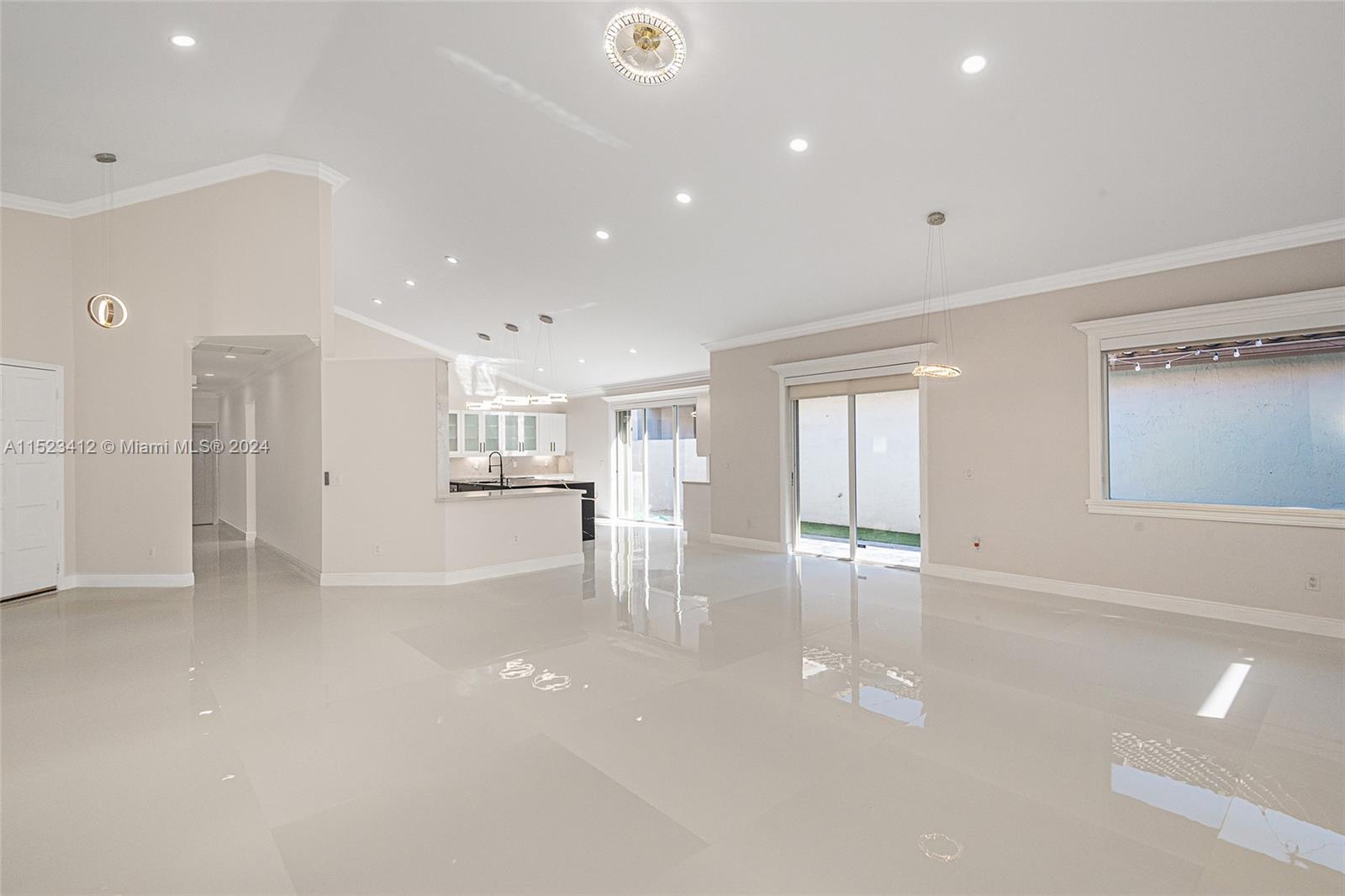 1530 W Lacosta Dr W