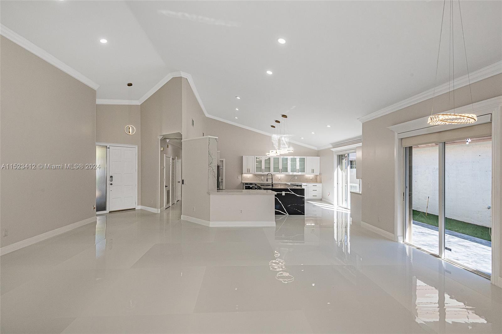 1530 W Lacosta Dr W