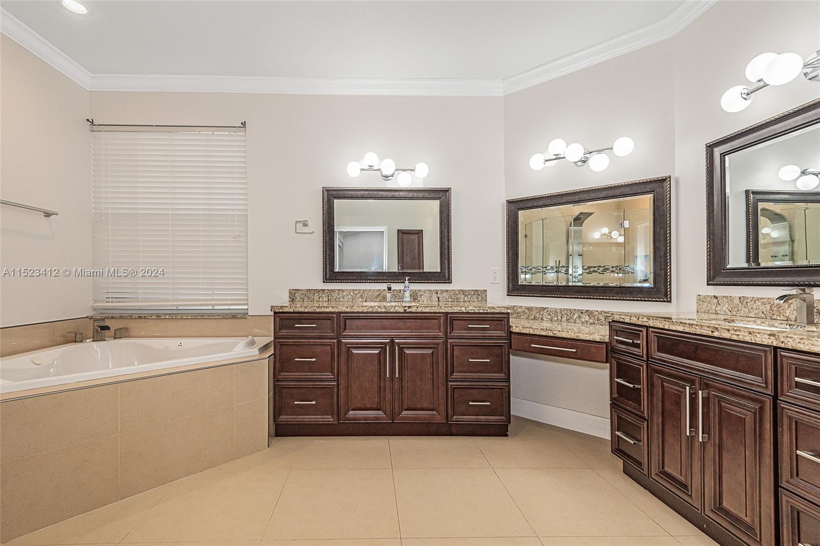 1530 W Lacosta Dr W