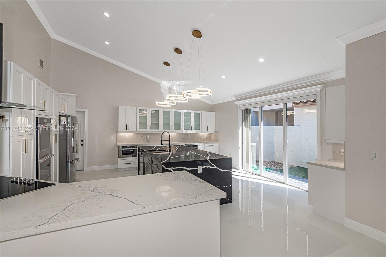 1530 W Lacosta Dr W