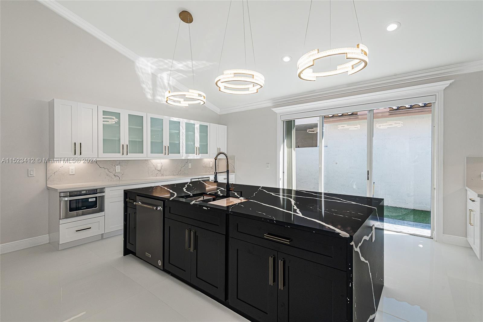 1530 W Lacosta Dr W