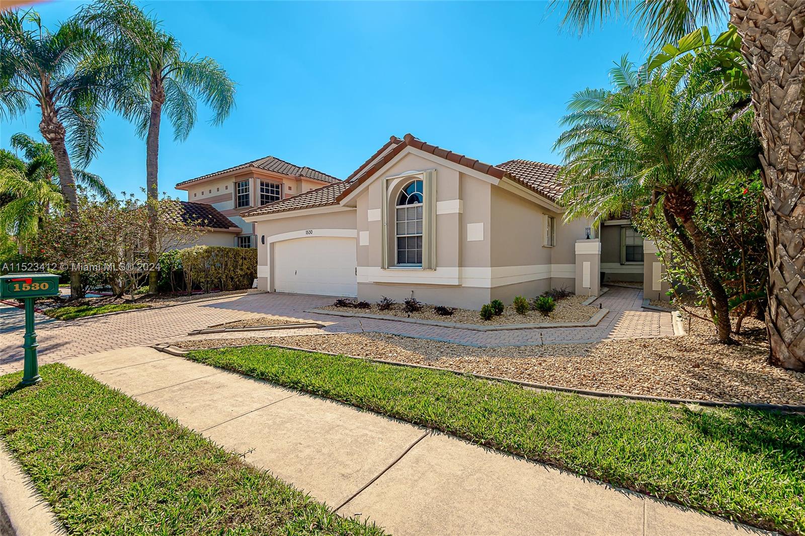1530 W Lacosta Dr W