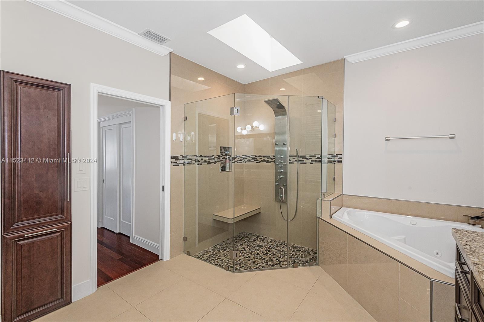 1530 W Lacosta Dr W