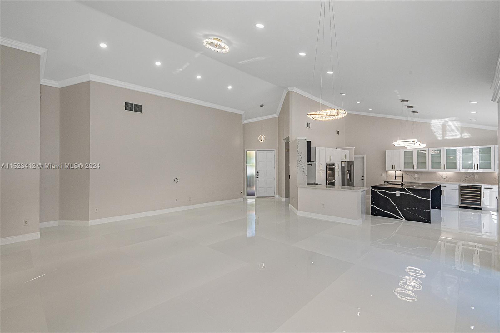 1530 W Lacosta Dr W