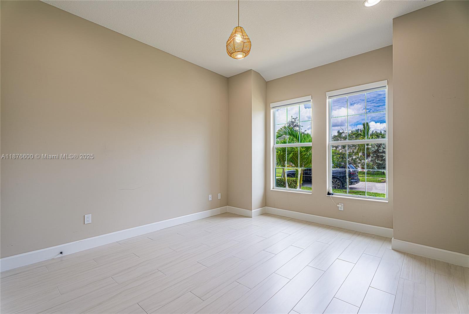 15431 Goldfinch Cir