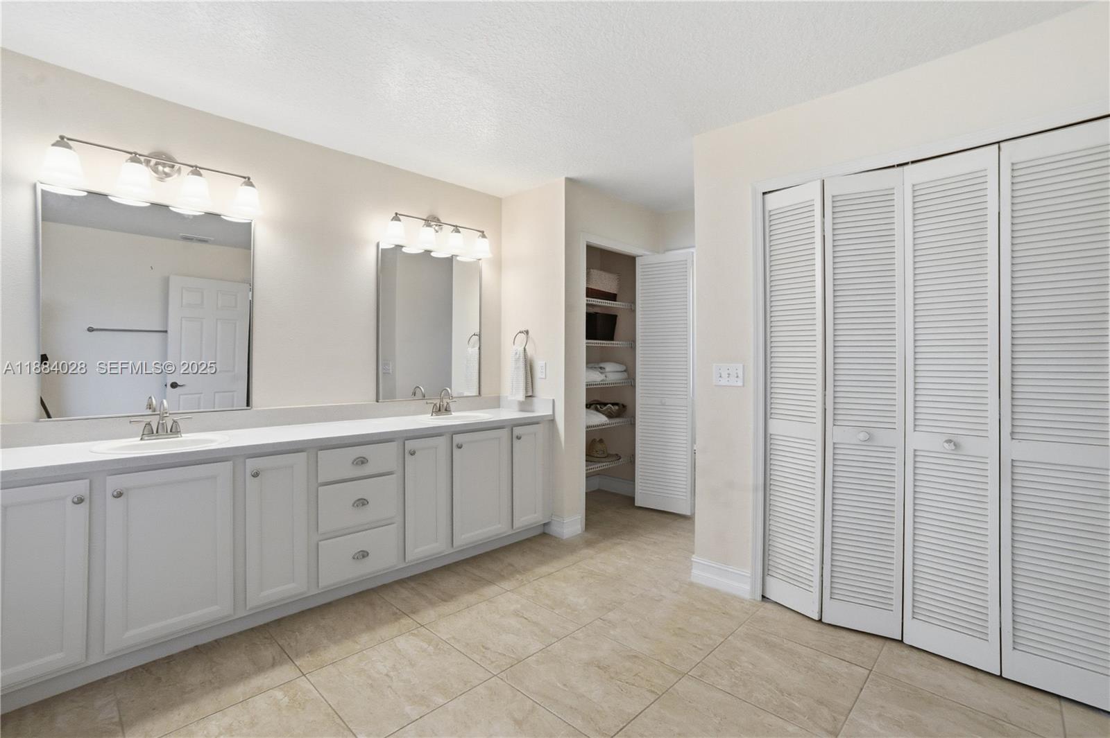 1963 S Prairie Dunes Ct