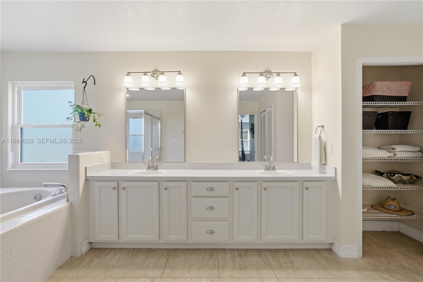 1963 S Prairie Dunes Ct