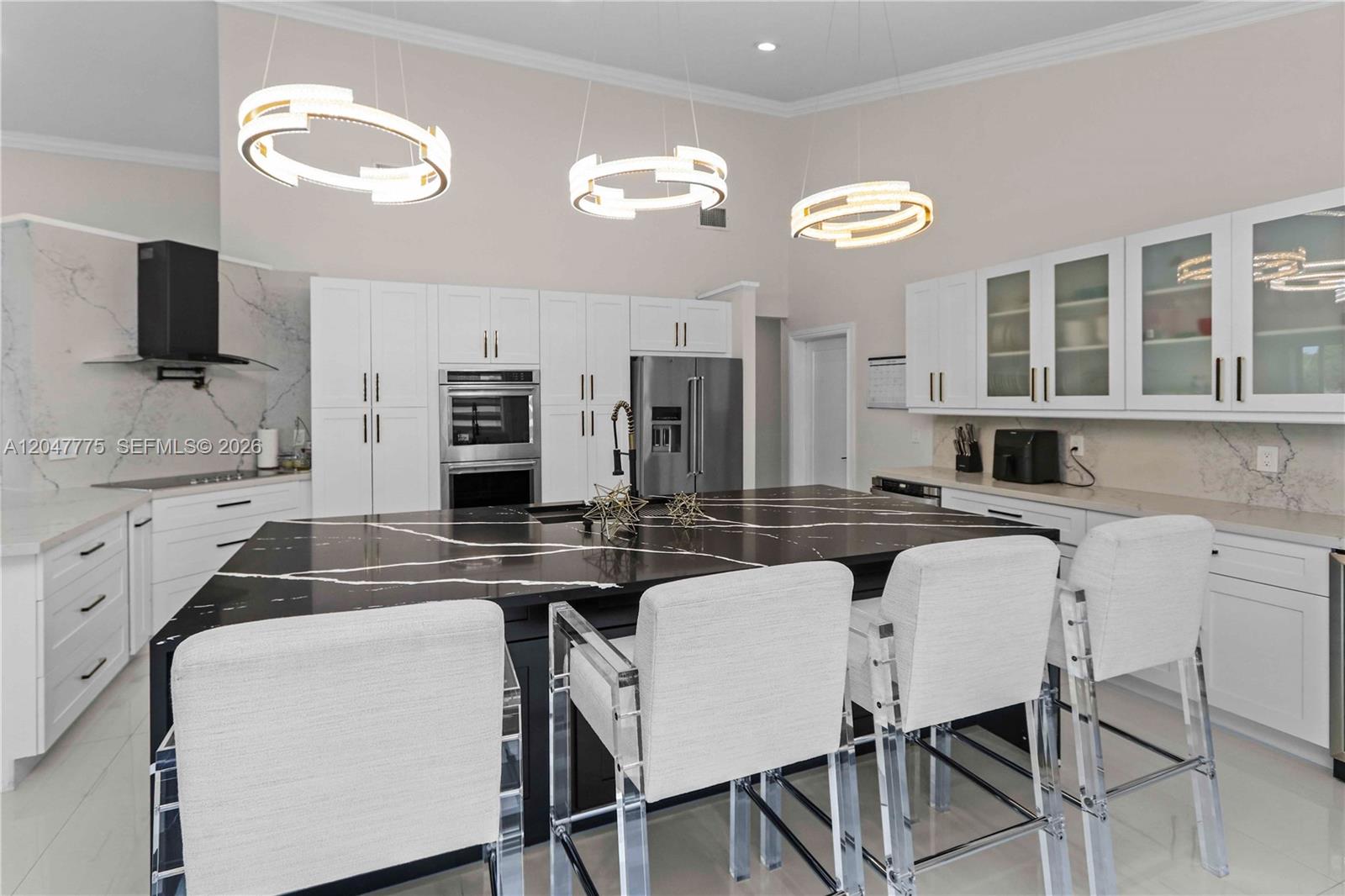 1530 W Lacosta Dr W