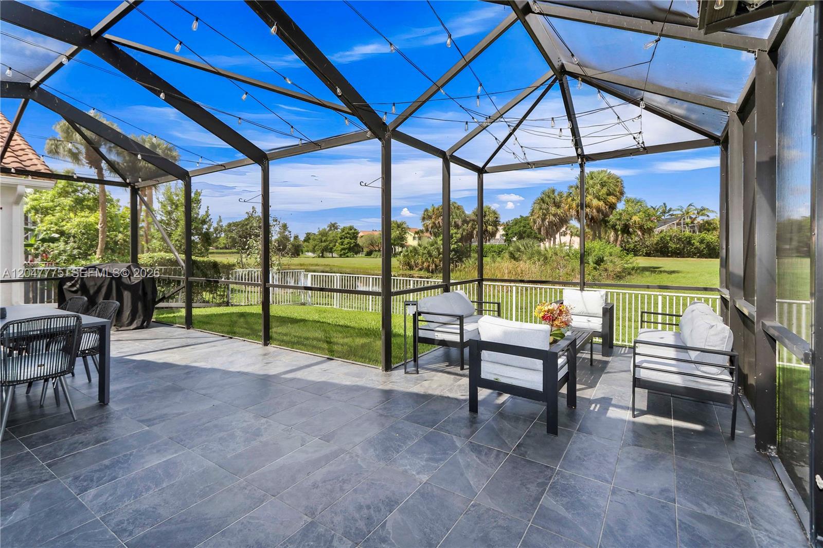 1530 W Lacosta Dr W