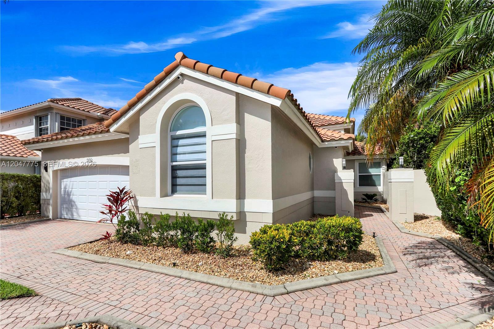 1530 W Lacosta Dr W