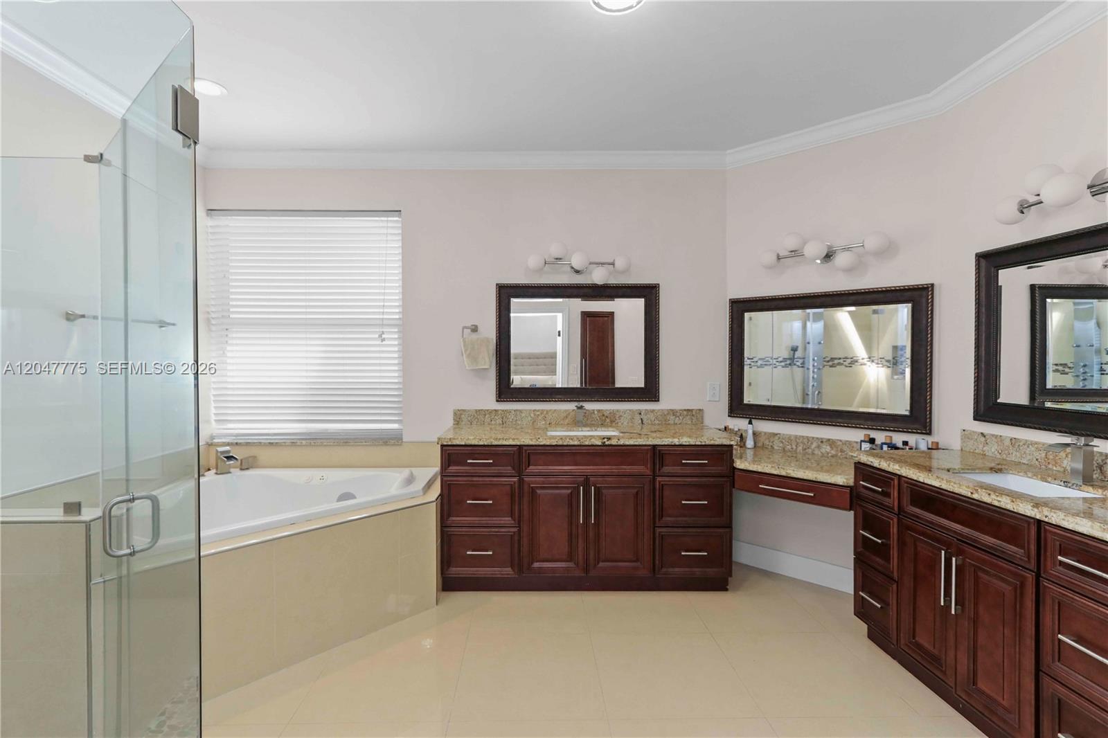 1530 W Lacosta Dr W