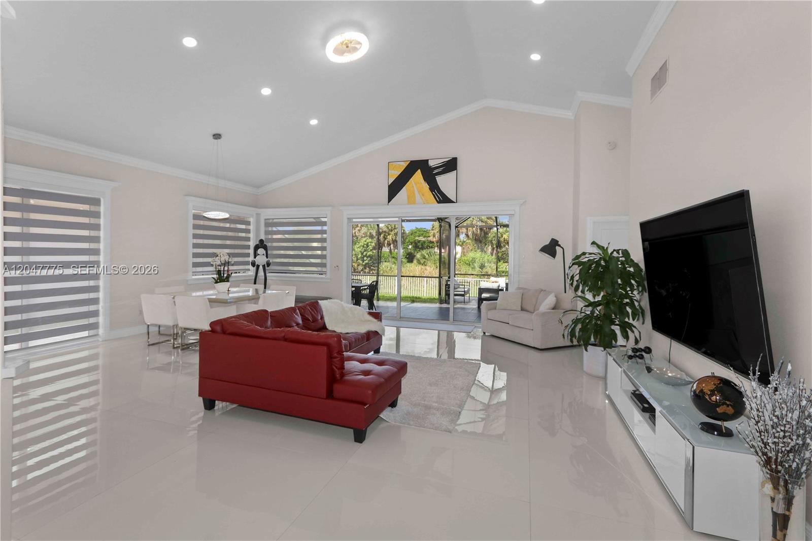 1530 W Lacosta Dr W