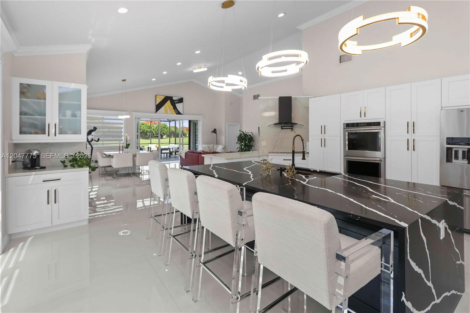 1530 W Lacosta Dr W