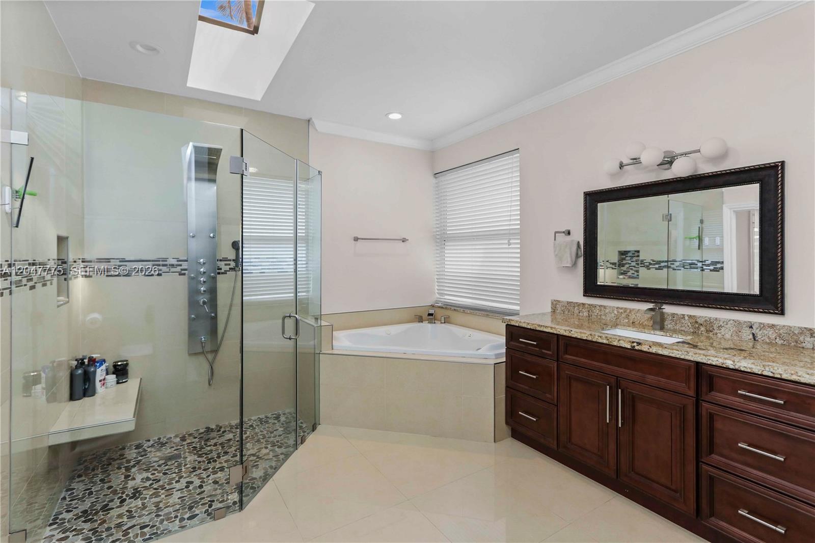 1530 W Lacosta Dr W