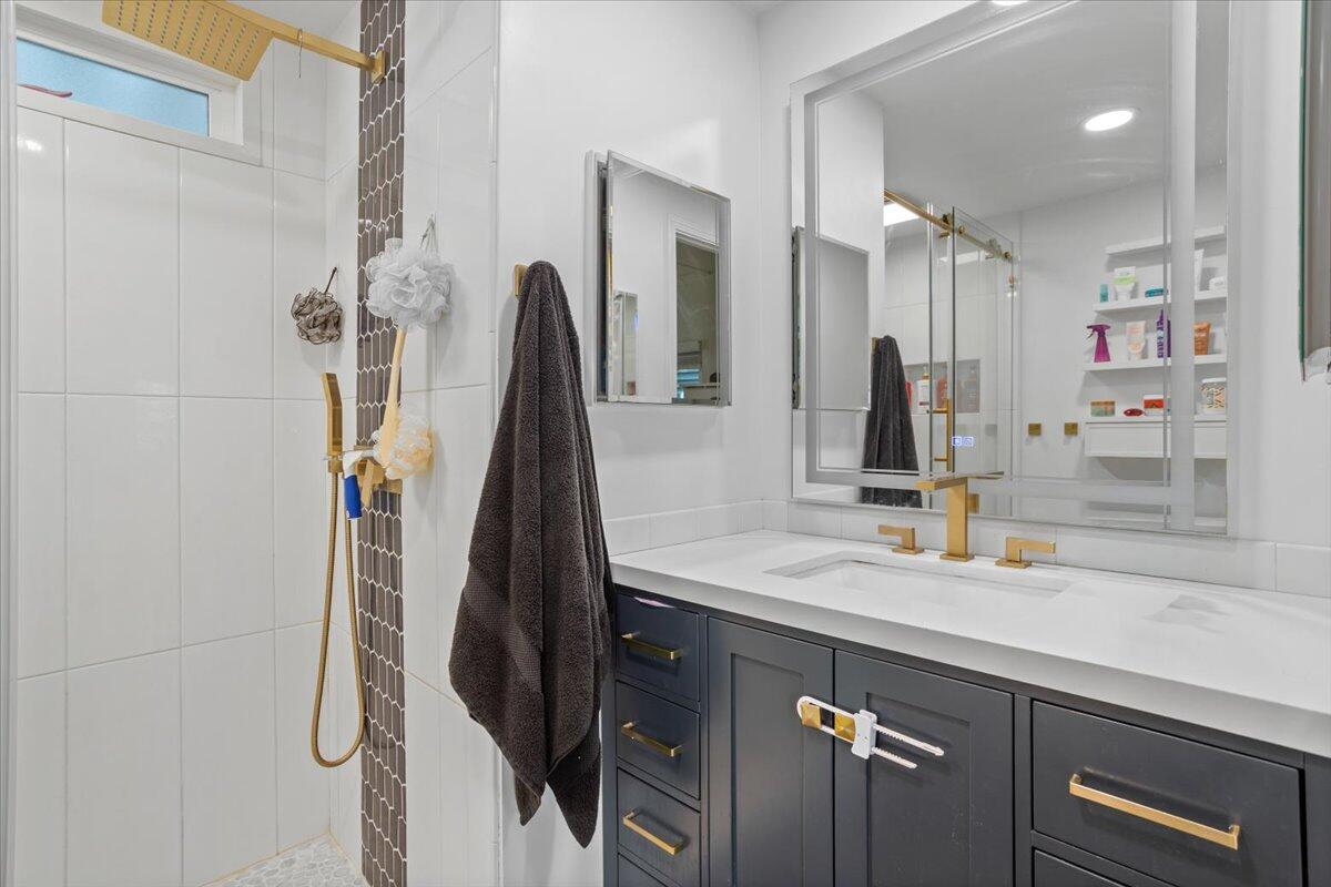 5700 Via Real Unit 106